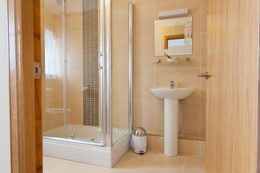 Caledonia Hotel Rosyth Δωμάτιο φωτογραφία